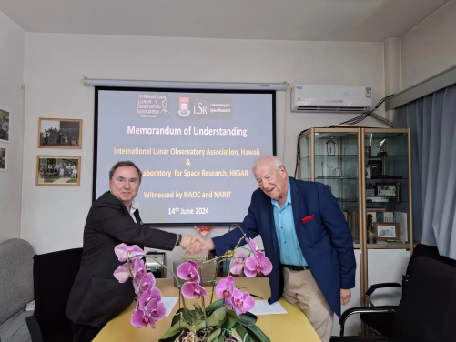 From the left: Professor Quentin Parker, Director of HKU Laboratory for Space Research, and Steve Durst, the Director and Founder of International Lunar Observatory Association Hawai’i.